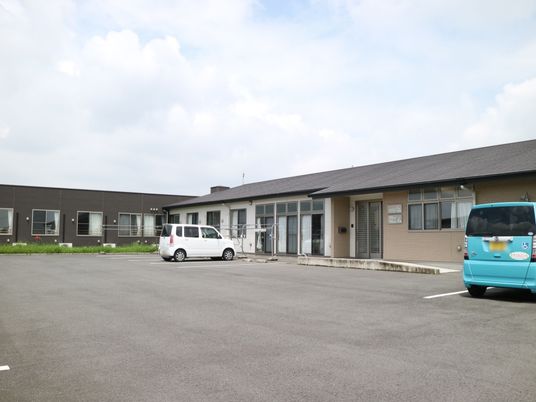 広々した明るい外観