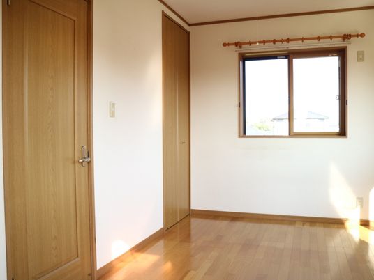 明るい居室の一角