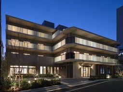 夜景のある施設外観