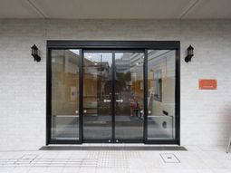 エントランスの正面ビュー