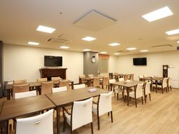 広々とした食堂の空間