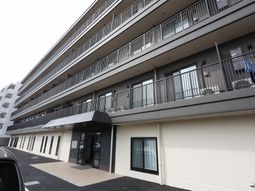 現代的な建物のエントランス