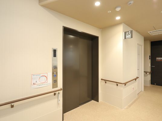 廊下にあるエレベーター前