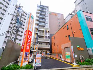 カラフルな建物外観