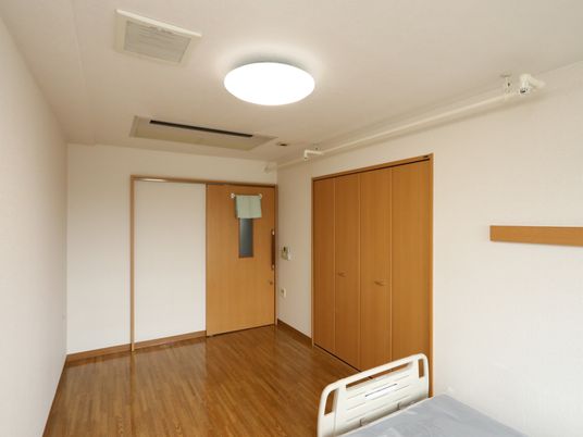 明るい居室の一角