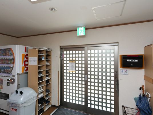エントランスの自動ドア