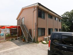 明るい外観の建物外観