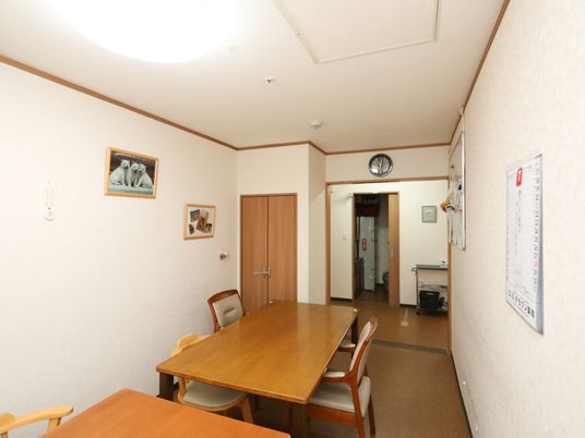 居室のダイニングテーブル
