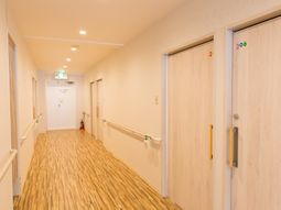 明るい廊下の様子