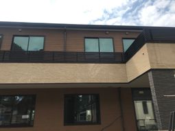 現代的な建物の外観