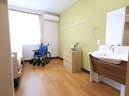 明るく清潔な居室