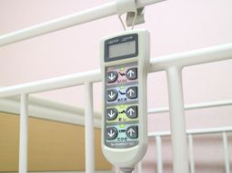 ベッドリモコンと柵部分