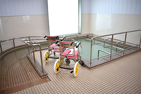 車椅子用の浴室
