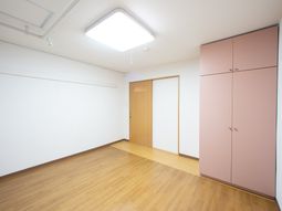 広々とした明るい居室