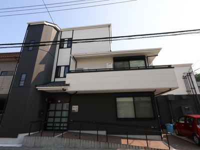 モダンな建物の外観