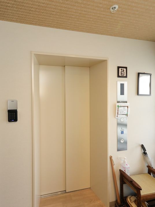 エレベーターと認識装置
