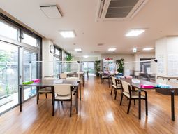 明るいダイニングスペース