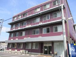 紫色の建物の外観