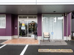 紫色の壁の入口