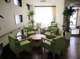 落ち着いたラウンジ風景