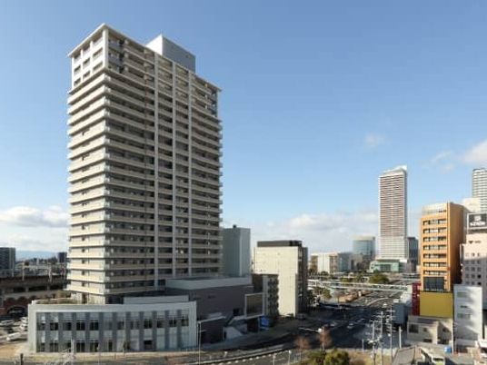 都市の建物外観  