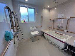 広々とした浴室