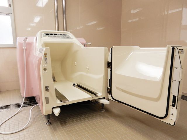 安心快適な浴槽設備 浴室 安心して利用できる最新の設備です。快適な入浴をサポートする機能が充実しています。