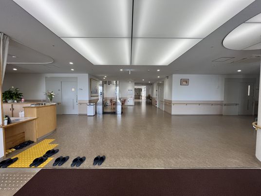 明るい空間の入口