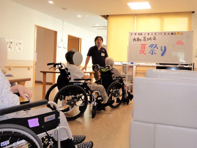 明るく広々とした居室 居室 広々とした空間に自然光が差し込み、入居者の方々が快適に過ごせる雰囲気を感じられます。