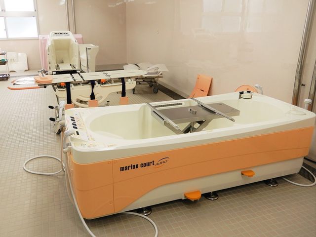 最新の設備が整う浴室 浴室 最新の設備が整った、安心して利用できる空間です。リラックスして介護を行うことができます。