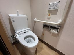 手すり付きトイレ