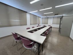 自然光が入る多目的室