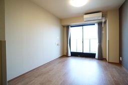 明るい居室の空間