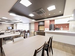 広々とした食堂の様子