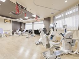 明るいリハビリ室