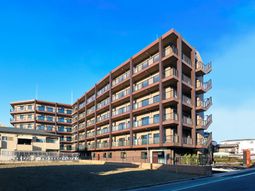 多階層のモダンな建物