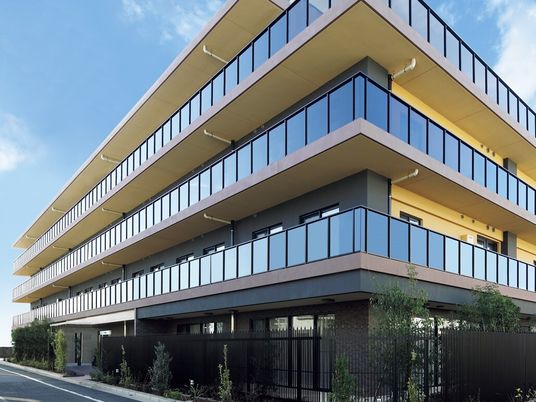 現代的な建物の外観