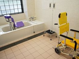 バリアフリーの浴室設備