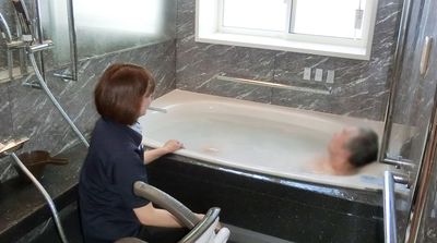 介助中の浴室