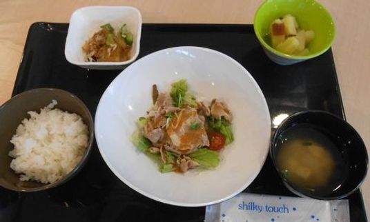昼食の料理