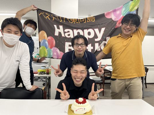 誕生会の食堂  
