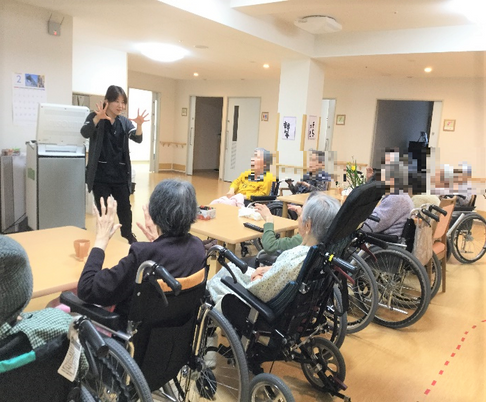 リビングの交流風景