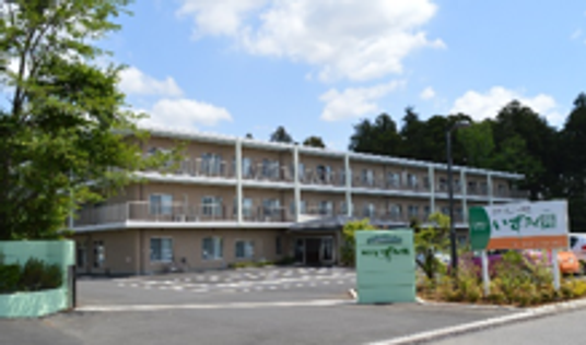 広々とした建物外観