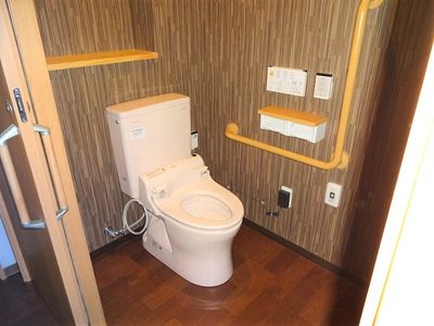 バリアフリー設計のトイレ