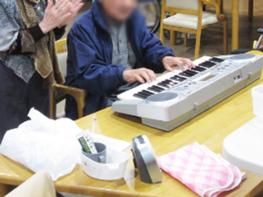 キーボード演奏の様子