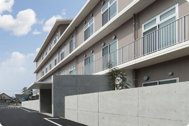広々とした建物の外観