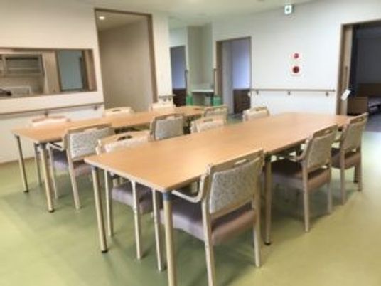 食堂のテーブル配置  