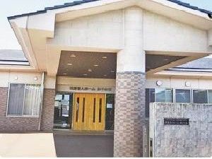 施設の正面玄関  