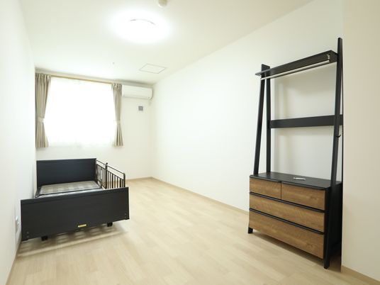 居室のシンプルな部屋