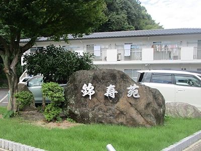 看板が設置された屋外